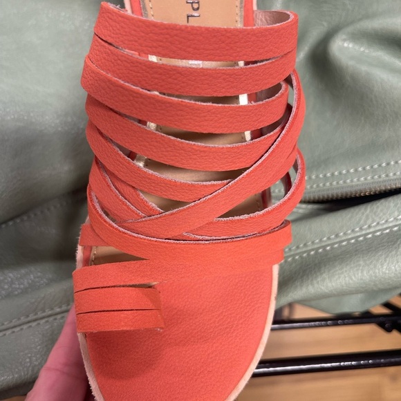 DONALD PLINER CORAL wedge slip on shoe!! Size 7!!! New! Gorgeous!! - Picture 8 of 9
